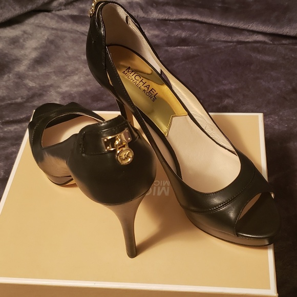 Michael Kors Hamilton Open Toe Heel - Picture 3 of 6